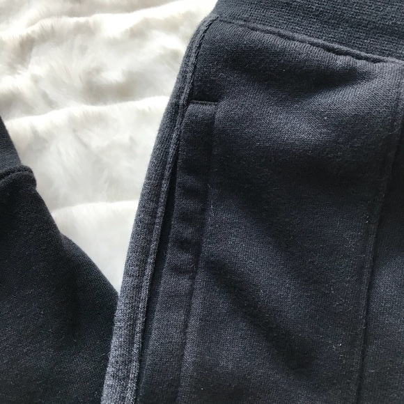 $40 Under Armour Boys SM Black Jogger Sweatpants - Picture 3 of 6